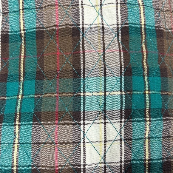 Southern Lady Women’s Quilted Vest
Size 1X Green Plaid Zip Collared Sleeveless - Picture 3 of 10